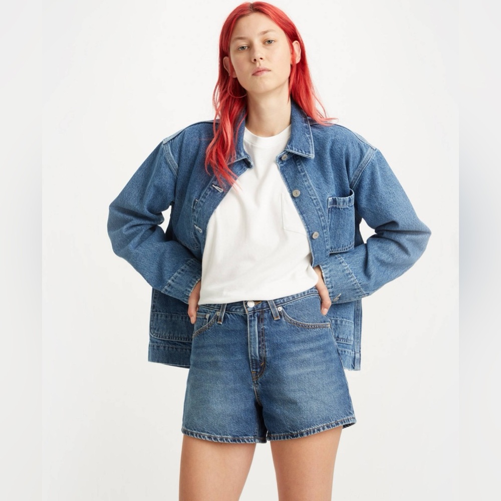 Levi’s 80’s Mom Shorts. Size 29. Medium wash. High waisted.